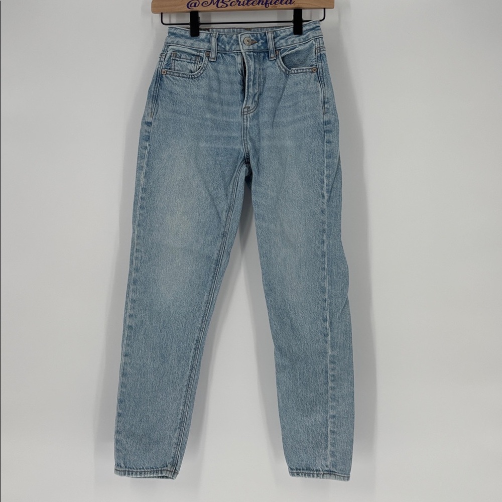 AMERICAN EAGLE Strigid high rise mom jeans size 000 short